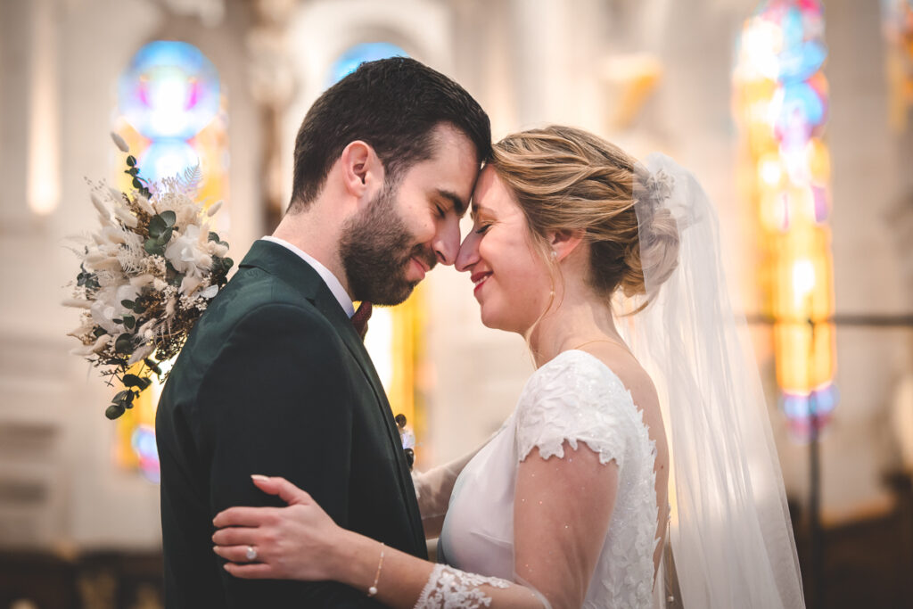 photo mariage cérémonie religieuse église couple